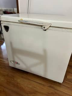 Waves Deep Freezer in good condition