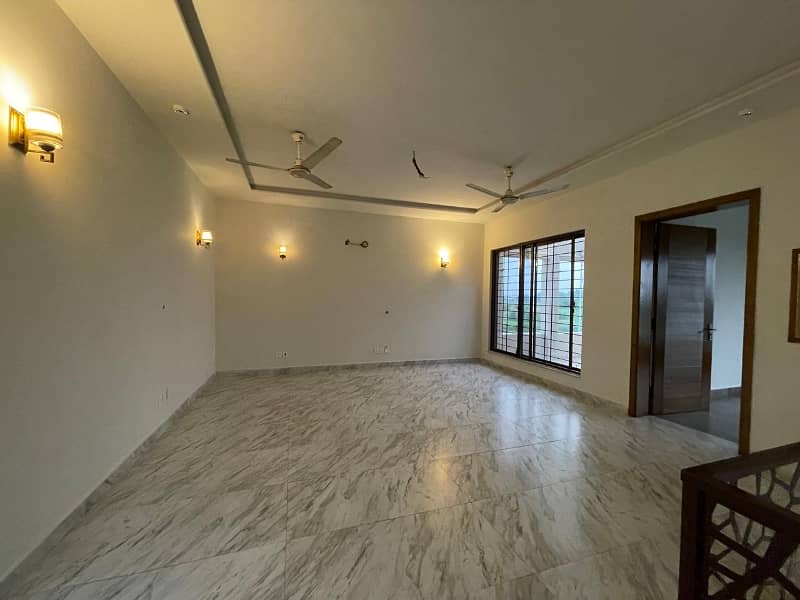 10 Marla Alluring Upper Portion On Top Location For Rent in Formanite Society Near DHA Phase 5 Lahore 9