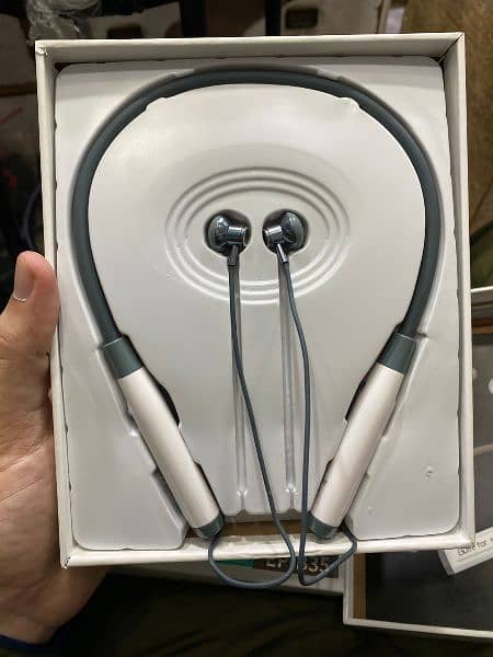 Neckband headphones 300 hour's battery 5