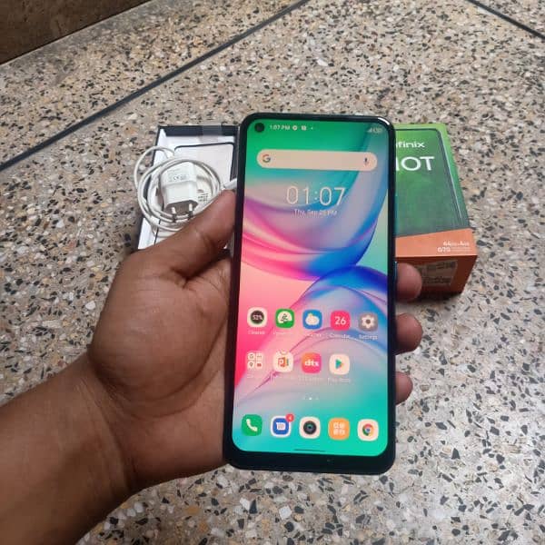 Infinix hot 10 4/64 with box charger 1