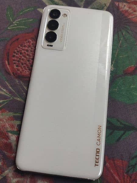 Tecno camon 18p 8/128 3