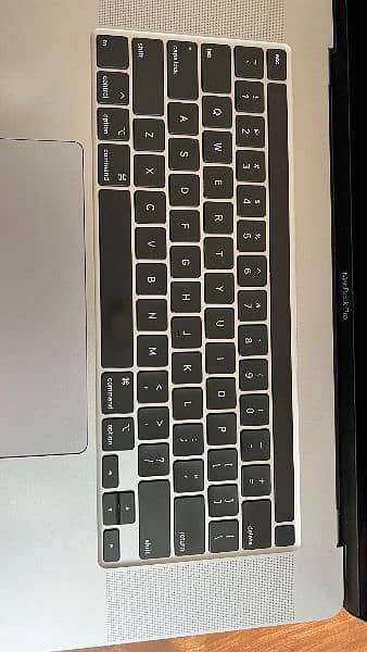 MacBook pro 2019_16"inch (32/512 SSD) 4