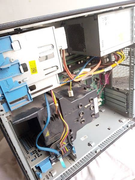 DELL CPU IN TOWER CASING 0