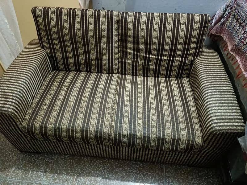 2 SEATER SOFA 0