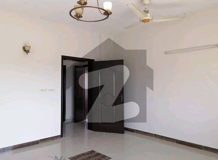 Askari 11 - Sector B Apartments Flat Sized 12 Marla For Rent 2