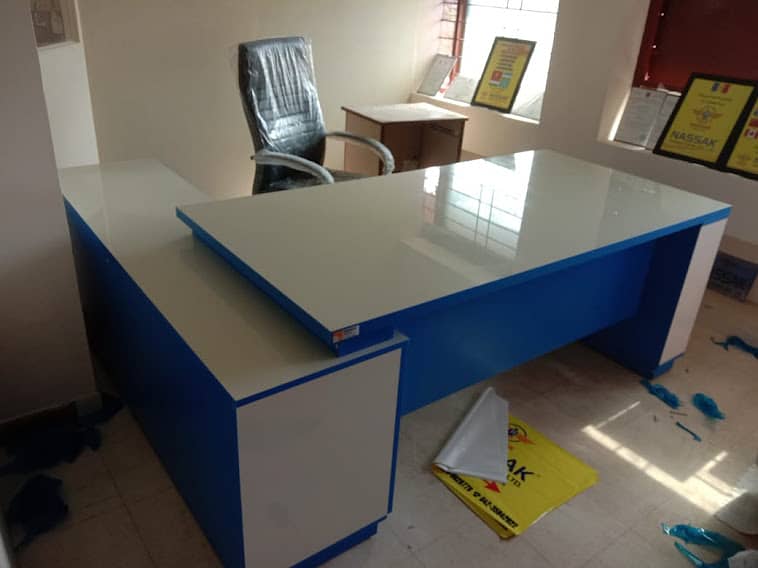 Executive Table Manager Table Workstation Sofa 1