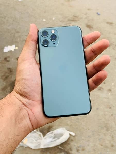 iPhone 11 Pro panel me minor dot ha 1