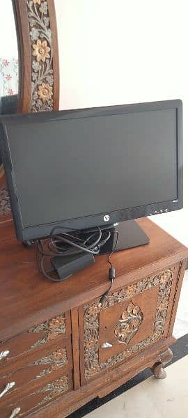 HP 2011x 20 inch Computer Lcd 2