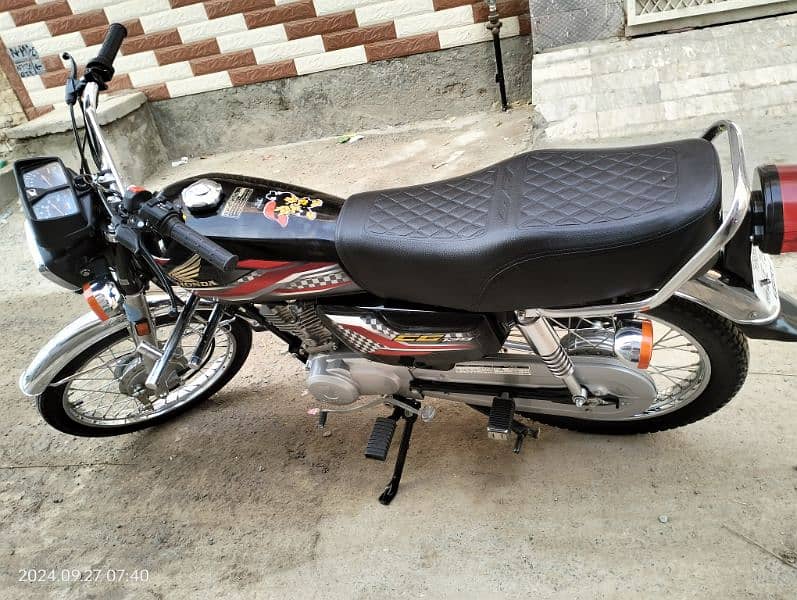 honda 125 black color like a new bike Rs225000 price almost final 1