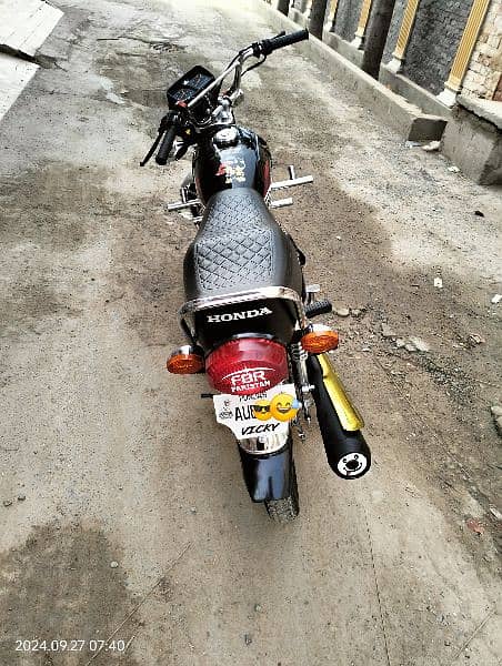 honda 125 black color like a new bike Rs225000 price almost final 2