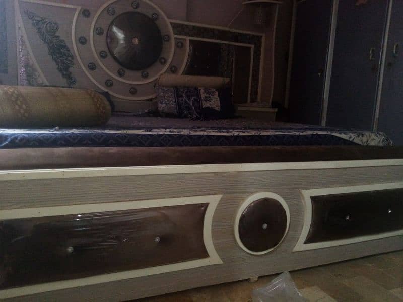 Urgent Sale 4 pcs Bedroom set Only 6 months used 1