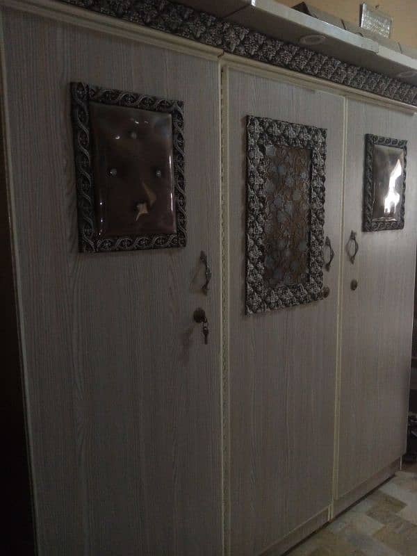 Urgent Sale 4 pcs Bedroom set Only 6 months used 6