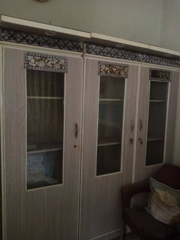 Urgent Sale 4 pcs Bedroom set Only 6 months used 10