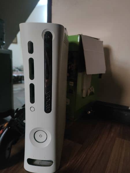 Xbox 360 with 50 games installed 320 gb 1