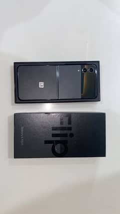 samsung Z flip 4, 256/8 gbs, graphite colour, 10/10 with box