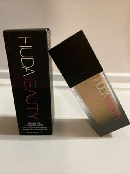 Liquid Foundation - Huda Beauty 110N, 100B and 7F 5