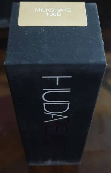 Liquid Foundation - Huda Beauty 110N, 100B and 7F 6