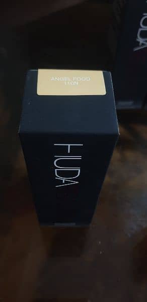 Liquid Foundation - Huda Beauty 110N, 100B and 7F 7