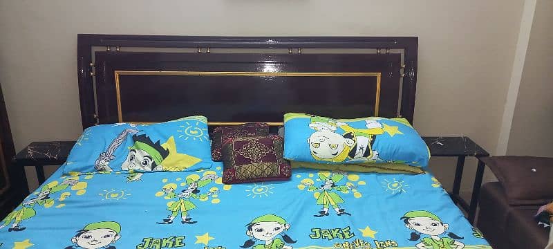 Wooden King Size Bed, Matress & 2 Doors Almirah 3