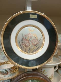 2 decorative plates