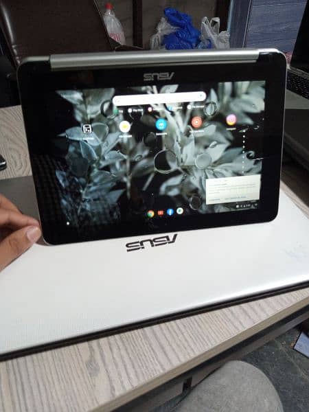 Asus Touch 4gb Chromebook 360 rotateable c100p 1