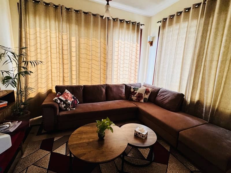 L shaped sofa with one big centre table and imported rug 4