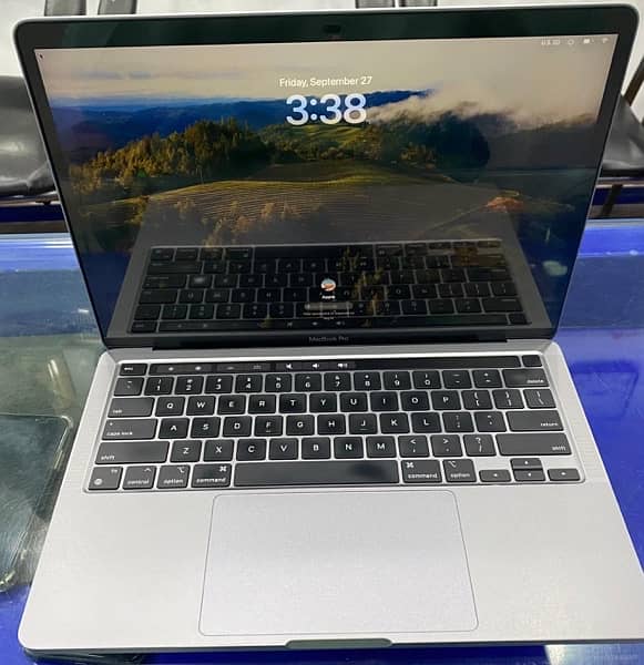 Apple MacBook Pro M1 /8GB /256GB /Touchbar 0