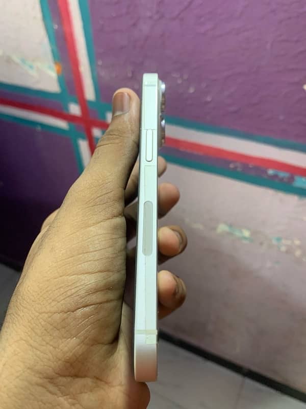 iPhone 14 white colour 1