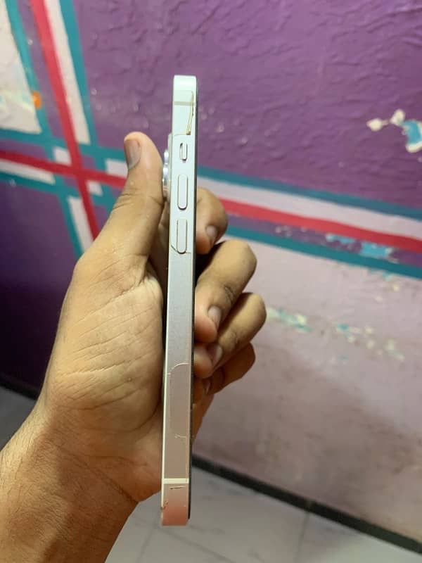 iPhone 14 white colour 4