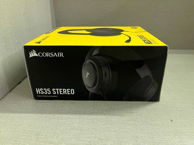 Corsair HS35 Original Gaming Headphones 1