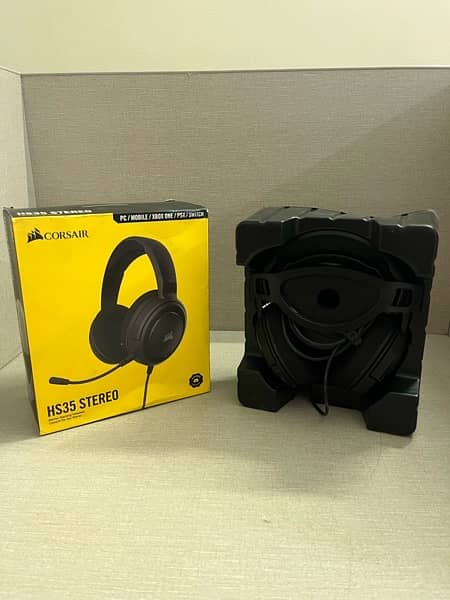 Corsair HS35 Original Gaming Headphones 2