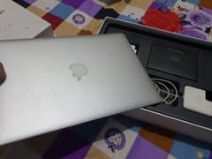 Apple Macbook Air 13.3" with Windows 10 + MacOS