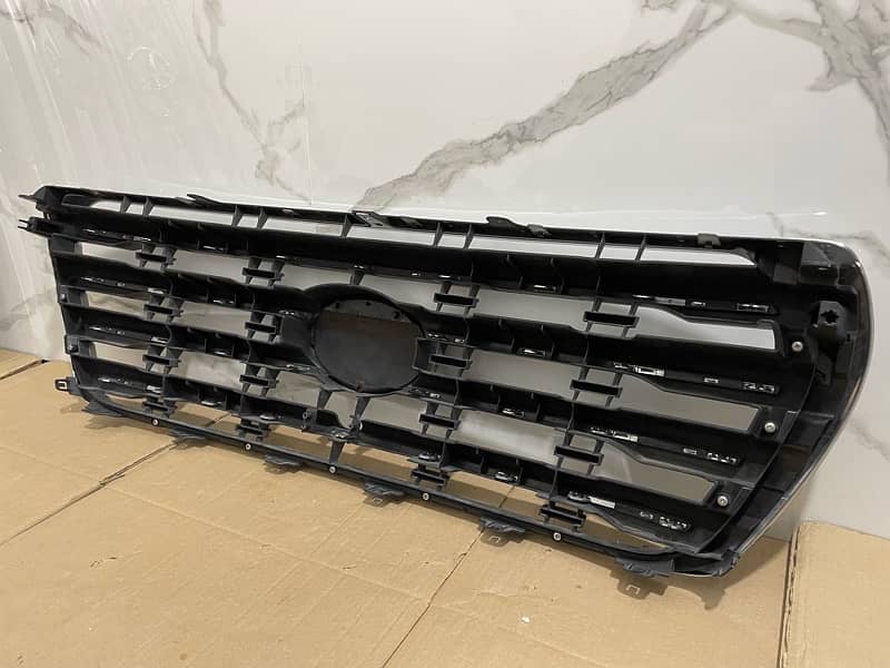 TOYOTA LAND CRUISER FRONT GRILL 2012-2014 LC200!!! 5