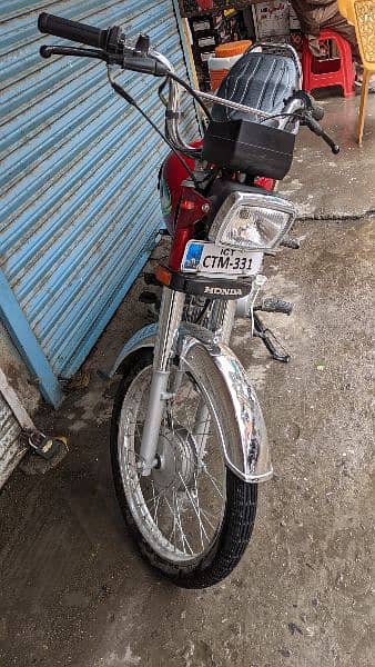 urjent sale bilkul new bike he agust me leya tha complet zero bike he 2