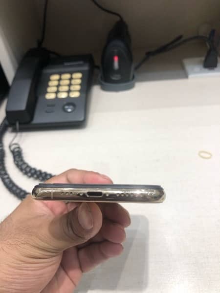 IPHONE XS GOLDEN NON PTA 64gb 3