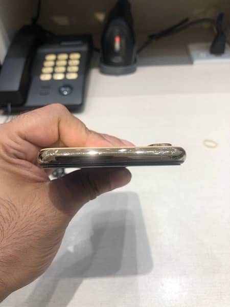 IPHONE XS GOLDEN NON PTA 64gb 4