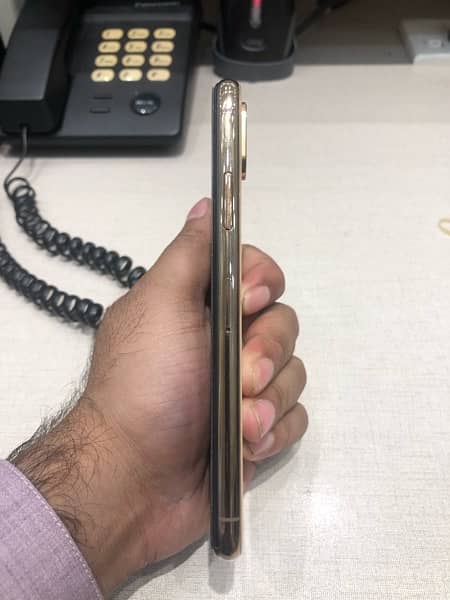 IPHONE XS GOLDEN NON PTA 64gb 5