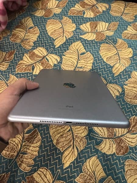 iPad 6th generation 128gb 5