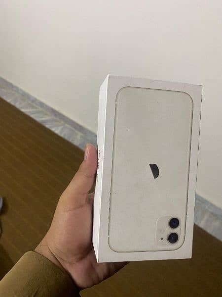 iPhone 11 128 GB, White,  PTA approved with Box 6