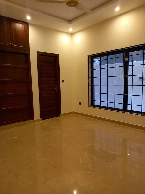 10 Marla Beautiful Double Unit House Available For Rent 0