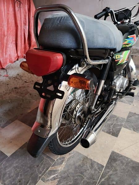 Honda CD 70 Black Colour 9