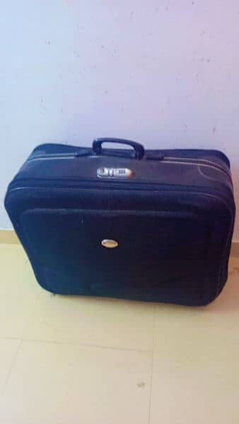 big size luggage in black colour 1