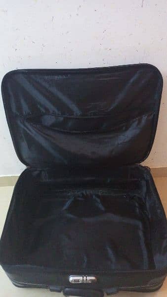 big size luggage in black colour 2