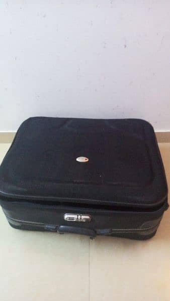 big size luggage in black colour 3