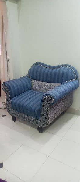 7seater sofa set for sele only 1 month use . . 1