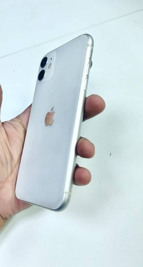 iPhone 11 - 128GB - PTA Approved 1