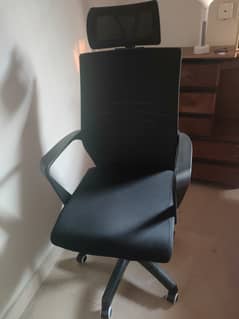 Office chair 9.5/10 almost new