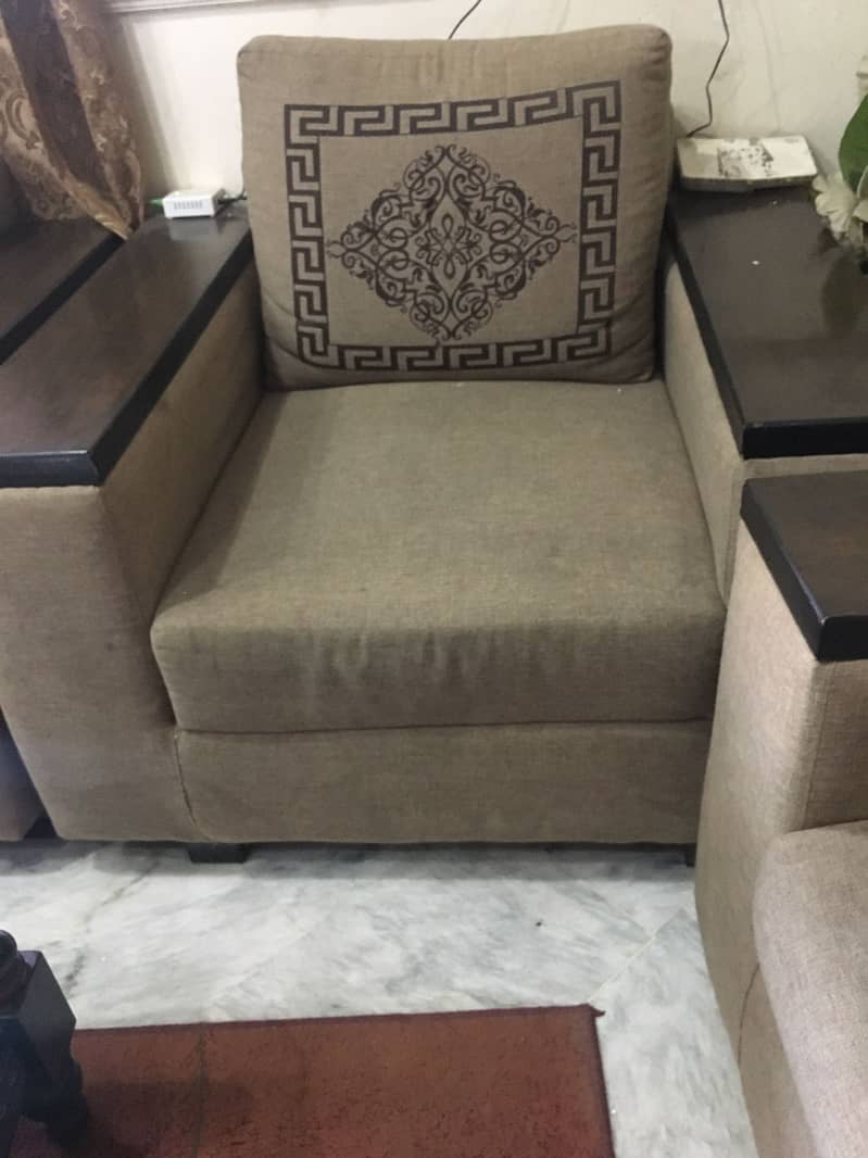 7 seater sofa in excellent condition 2