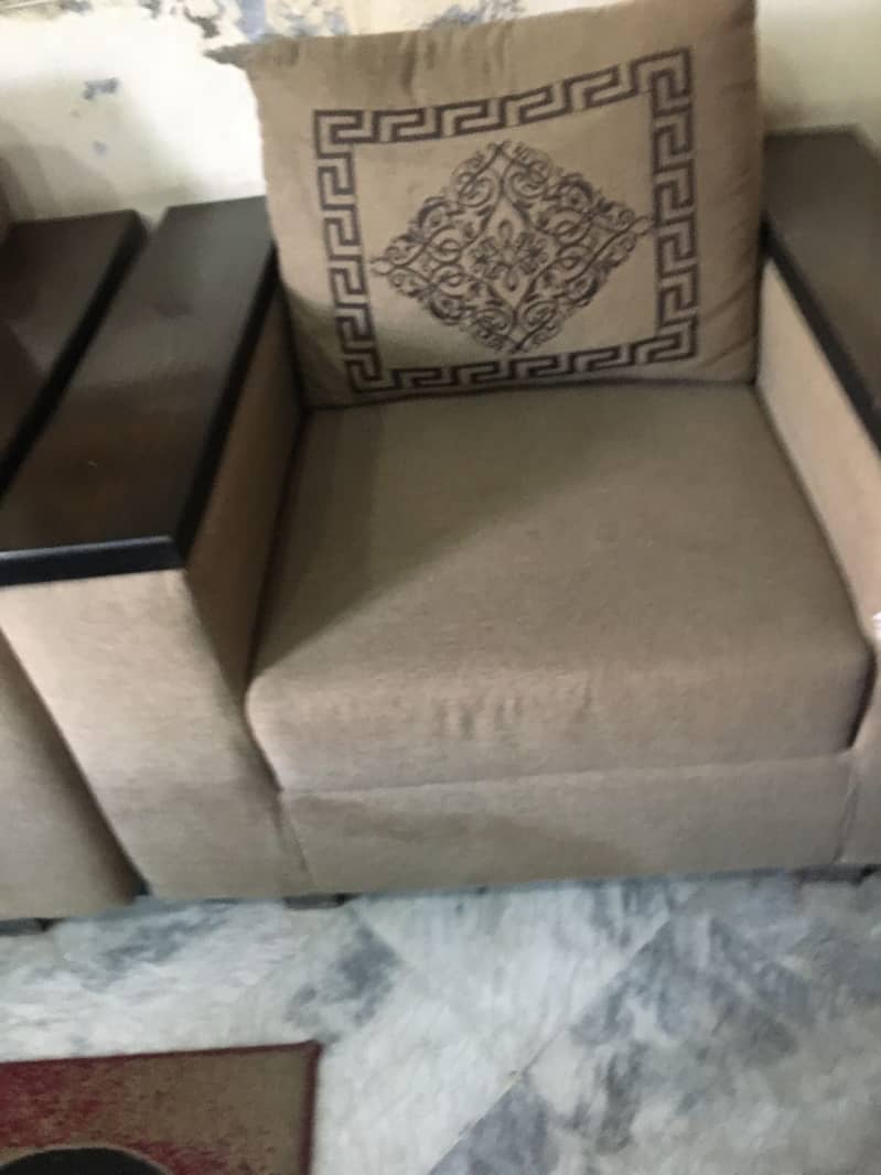 7 seater sofa in excellent condition 3