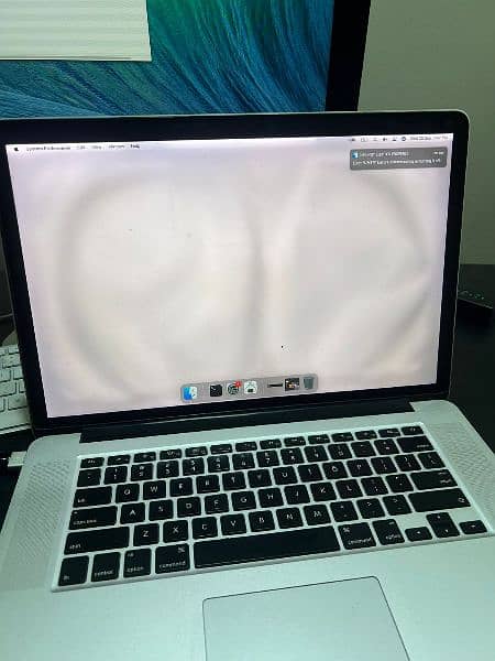 Apple MacBook Pro 2015 - 15" Retina Display, Intel Core i7, 16GB RAM" 6